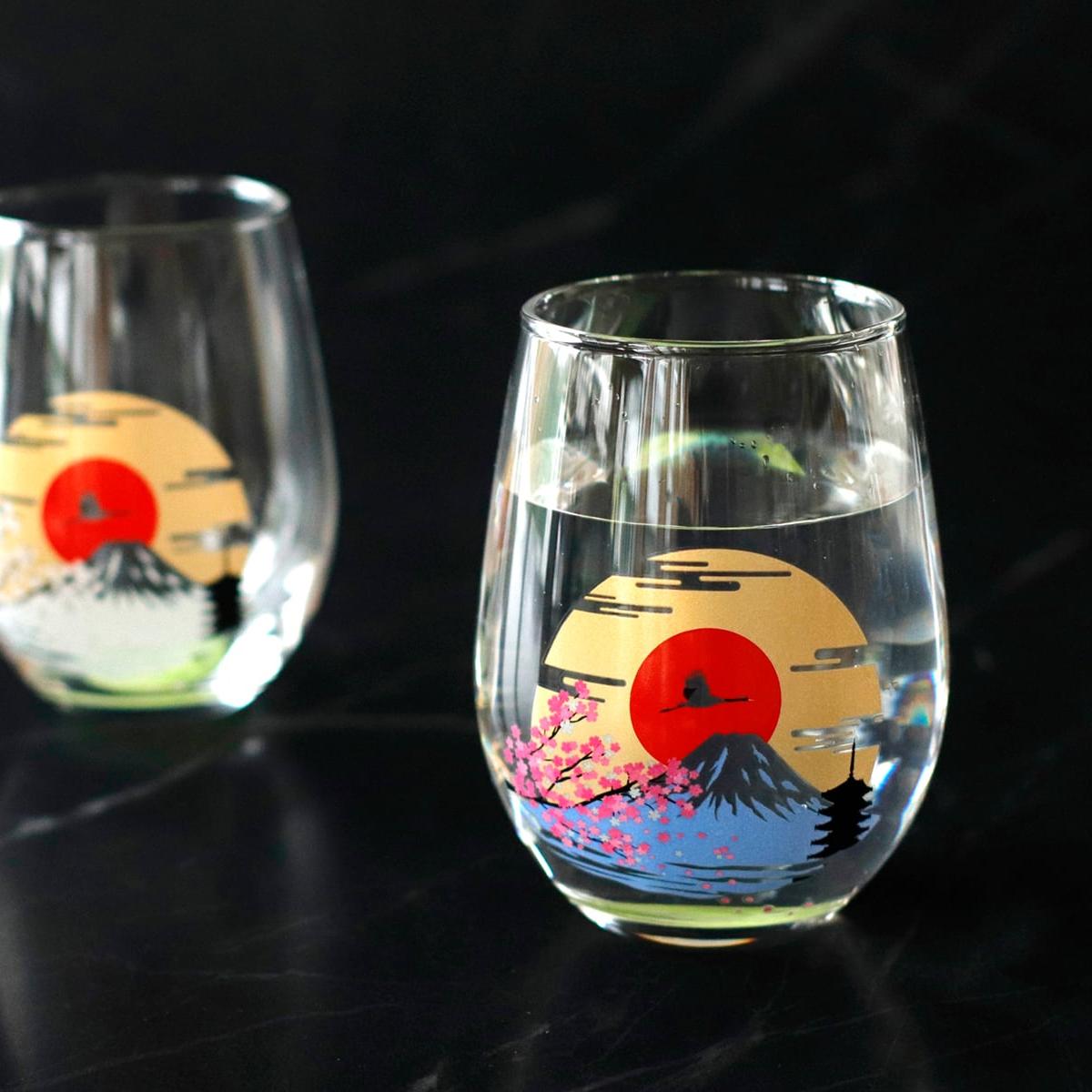 會發出聲音的酒器vs. 會變色的酒杯！丸モ高木富士山月光冷感杯